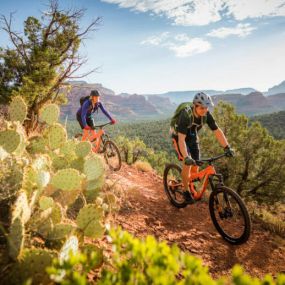 mountain bikers at sedona az