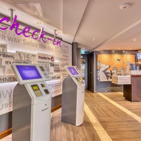 Premier Inn Oxford City Centre (Westgate) reception