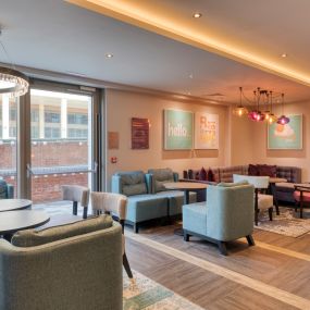 Premier Inn Banbury Town Centre (Castle Quay) reception