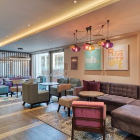 Premier Inn Banbury Town Centre (Castle Quay) reception