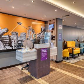 Premier Inn Banbury Town Centre (Castle Quay) reception