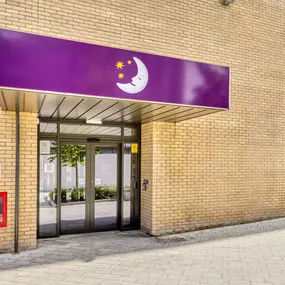 Premier Inn Oxford Botley exterior