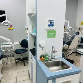 Bild von Sage Dental of Miami at Airpark Plaza (formerly Miami Dental Care)