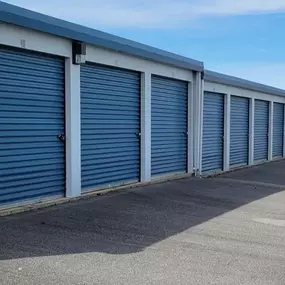 XL storage units in near Kaman Industrial Technologies in Fishersville, VA