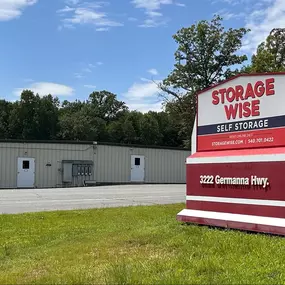 Storage facility with 24 hour access near Burger King in Locust Grove