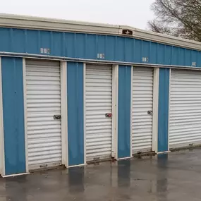 Month to month self-storage rentals in Lake City, SC