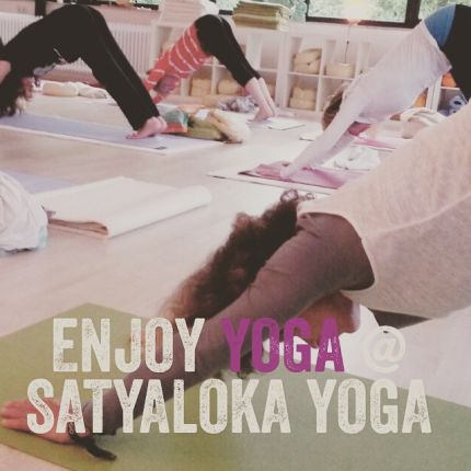 Logotyp från SatyaLoka Yoga
