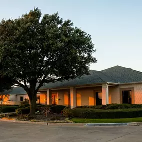 Bild von Rest Haven Funeral Home - Rockwall