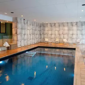 Piscine intérieure chauffée – idéale pour un moment de détente après une journée de travail ou de visite. Le Novotel Rouen Centre Cathédrale offre à ses clients un espace bien-être en plein centre-ville, accessible aux particuliers comme aux professionnels en séjour.
