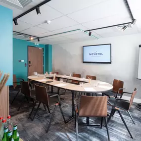 Salle de réunion Maurice de Bus équipée pour événement professionnel – Novotel Rouen Centre Cathédrale