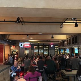 Old School Pizza and Wings by Rocky River - Store Interior