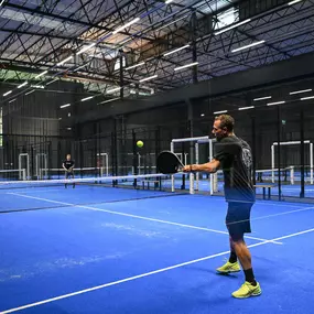 2 gegen 2 Padel-Spiel