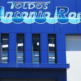 fachada toldos antonio rodríguez.jpg