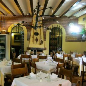 34427-meson-del-puerto-interior-del-restaurante.png