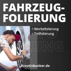 Fahrzeugfolieung bei Kreativ Bunker: Verleihen Sie Ihrem Fahrzeug einen individuellen Look. Hochwertige Folien, kreative Designs. Fahrzeugtransformation auf höchstem Niveau