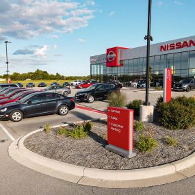Discover the Darrow difference with the Russ Darrow Nissan of West Bend Service Department.