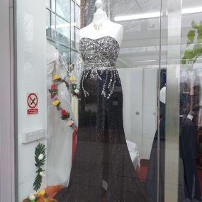 Bild von B X BRIDAL , GROOM ,PROM DRESSES & TAILOR SUIT IN WATFORD