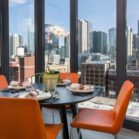 Gallery on Wells Dining Area with Downtown Chicago Views