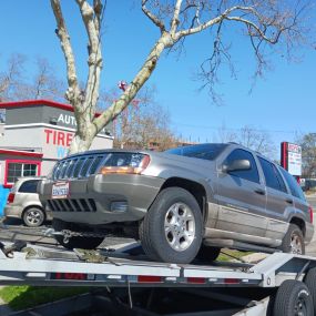 Call our fast, friendly, reliable tow team!