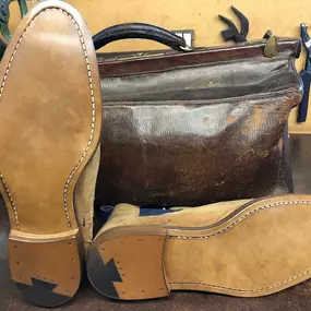 Bild von Hutton's Shoe Repair Service