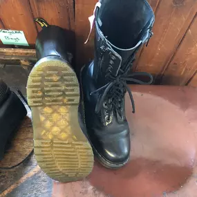 Bild von Hutton's Shoe Repair Service