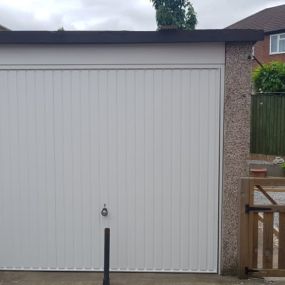 Bild von R Watson Garage Doors