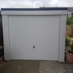 Bild von R Watson Garage Doors