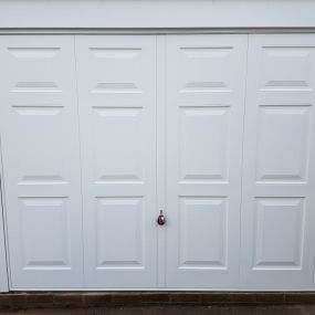 Bild von R Watson Garage Doors