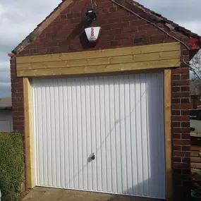 Bild von R Watson Garage Doors