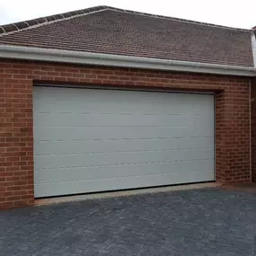 Bild von R Watson Garage Doors