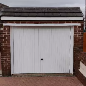 Bild von R Watson Garage Doors