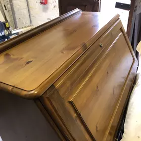 Bild von C.S. Embling - The Cabinet Repair Shop