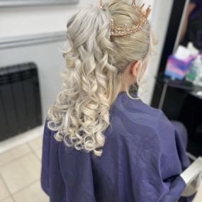 Bild von Blondies Hair Design