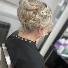 Bild von Blondies Hair Design