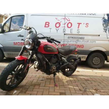 Logo da Boots Mobile Motorcycle Tyres