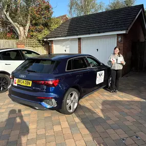 Bild von Godwins Driving School (Automatic) B75