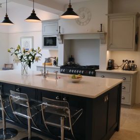 Bild von Hill View Kitchens & Furniture