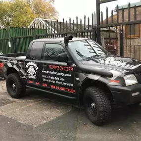 Bild von Bridgefield Garage