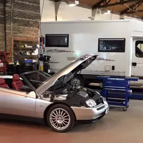 Bild von Bridgefield Garage