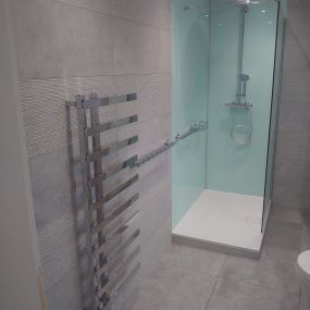 Bild von Bano Bathroom Renovation Specialists