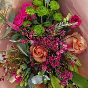 Bild von Petals & Buds Floral