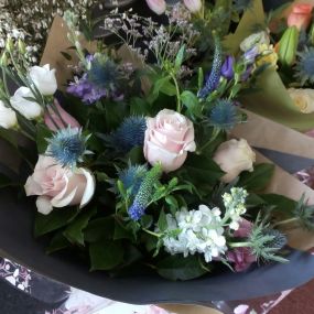 Bild von Petals & Buds Floral