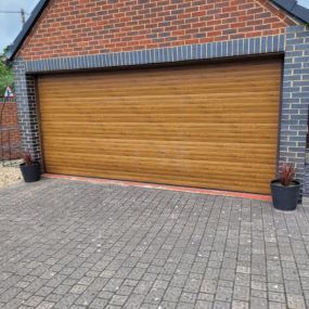 Bild von C and M Garage Doors