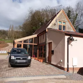 Bild von J R Building