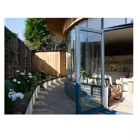 Bild von J R Building