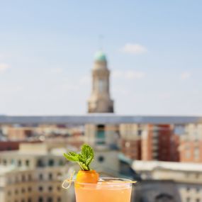 Good cocktails accompanied with good view!