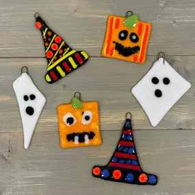 Join us for a Halloween Glass Fusing Ornament Workshop! ????✨ Create your own unique ornaments, choosing from whimsical witch hats????‍♀️, spooky jack-o’-lanterns ????, or ghostly designs ????. Perfect for holiday decorating or gifting!