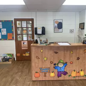 Our bright, welcoming lobby features a friendly front desk where families are greeted with warm smiles. It’s the heart of our daycare’s daily routine, ensuring a smooth and organized experience for everyone.