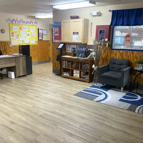 Our bright, welcoming lobby features a friendly front desk where families are greeted with warm smiles. It’s the heart of our daycare’s daily routine, ensuring a smooth and organized experience for everyone.