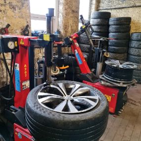 Bild von Xpress Tyres Ltd And 24/7 Mobile Tyre Fitting Manchester